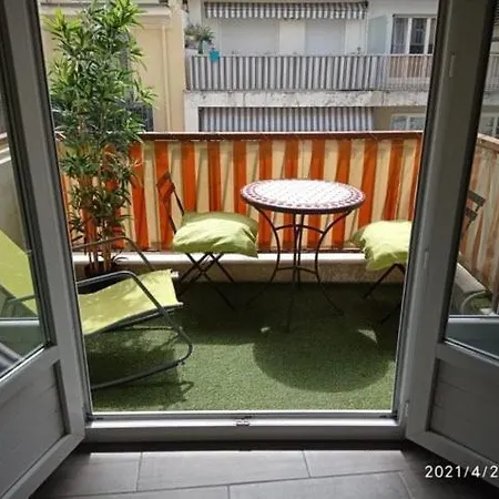 Beautiful Flat 6 People Center Town *