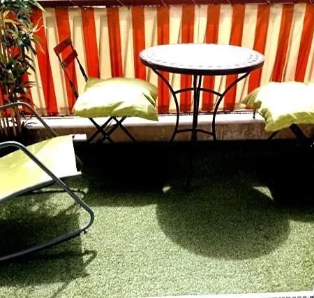 Beautiful Flat 6 People Center Town 아파트 *