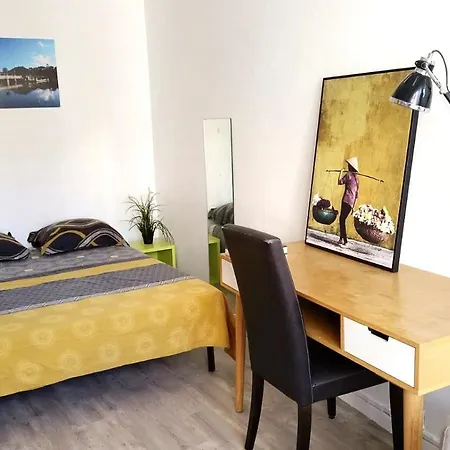 Beautiful Flat 6 People Center Town شقة نيس