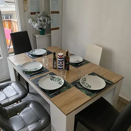 Beautiful Flat 6 People Center Town شقة *
